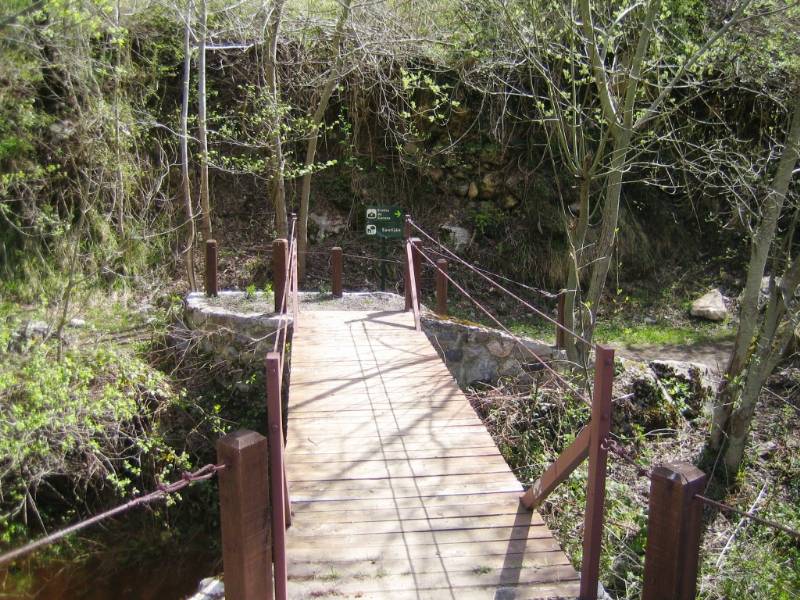 Foto: Puente, desvio a la ermita
