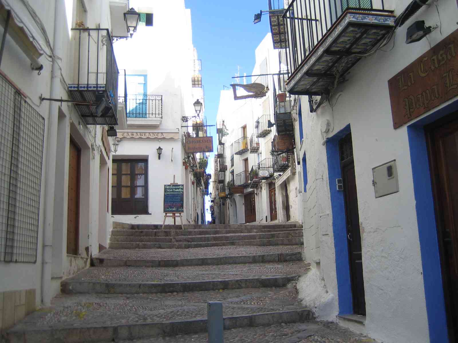 Foto: Las calles de Peñiscola muy bonitas.